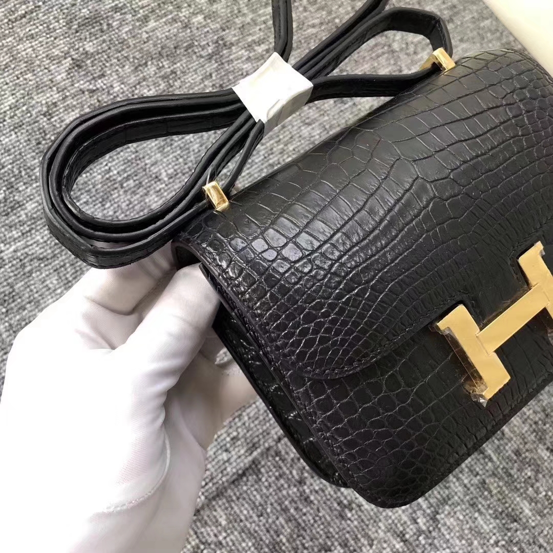 Hermès（爱马仕）Mimi Constance 迷你空姐包 雾面框框美洲鳄 ck89黑色蜡线全手工 金扣 14cm