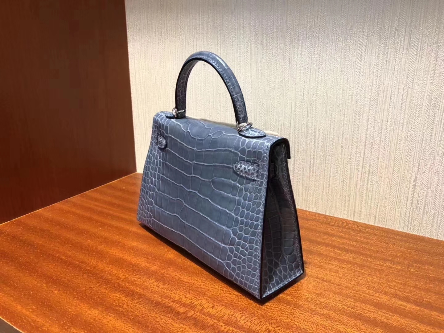 Hermès（爱马仕）Mini Kelly 19cm crocodile 亮面框框美洲鳄 牛仔蓝 蜡线全手工 银扣