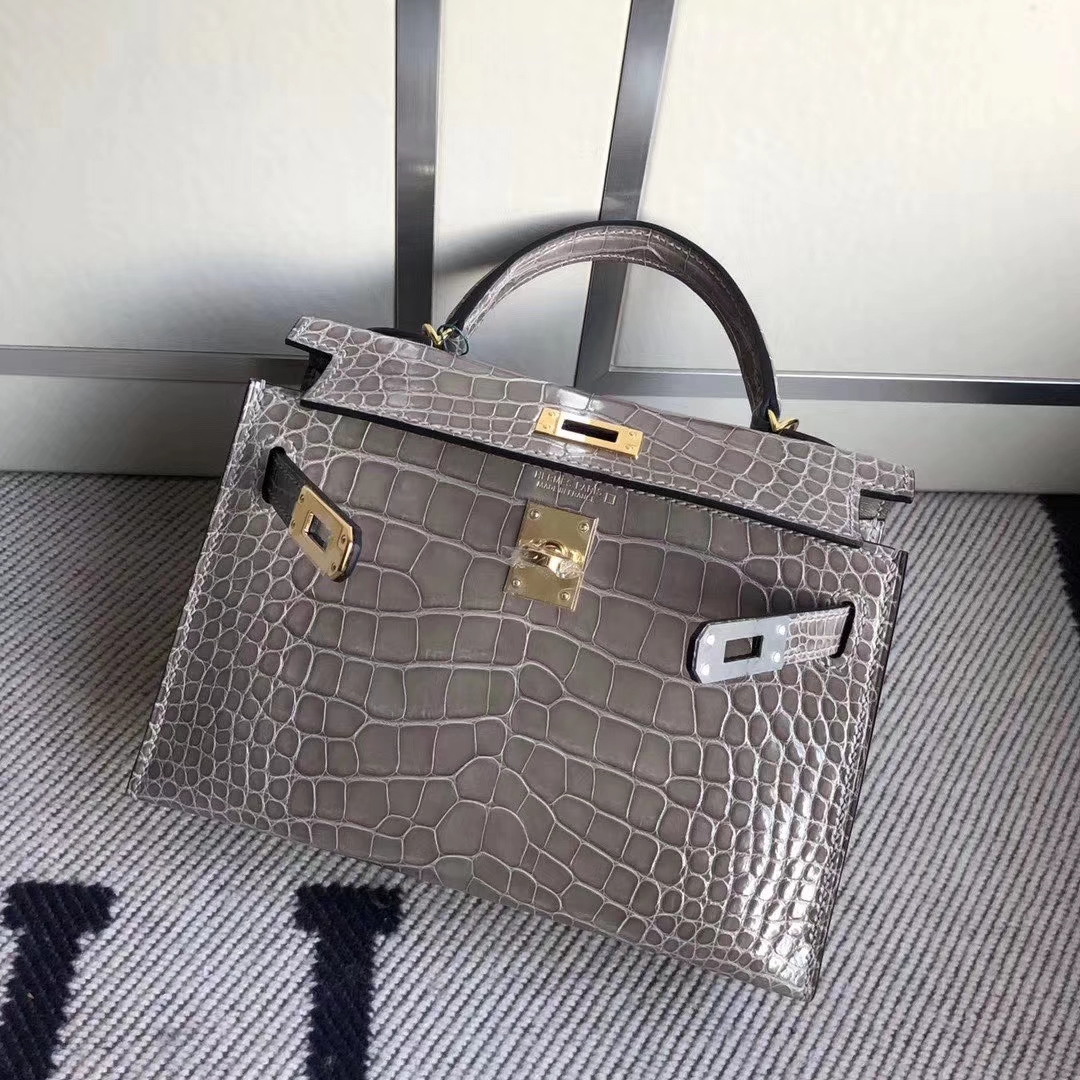 Hermès(爱马仕)Mini Kelly 迷你凯莉 crocodile 亮面美洲鳄 Ck81斑鸠灰 蜡线全手工 金扣 2代 19cm-拉尔森鳄鱼皮具定制 - 爱马仕包包官网 Hermès(爱马仕)Mini Kelly 迷你凯莉 crocodile 亮面美洲鳄 Ck81斑鸠灰 蜡线全手工 金扣 2代 19cm