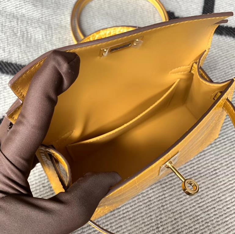 Hermès(爱马仕)Mini Kelly 迷你凯莉 美洲琥珀黄 2代 金扣-拉尔森鳄鱼皮具定制 - 爱马仕包包官网 Hermès(爱马仕)Mini Kelly 迷你凯莉 美洲琥珀黄 2代 金扣