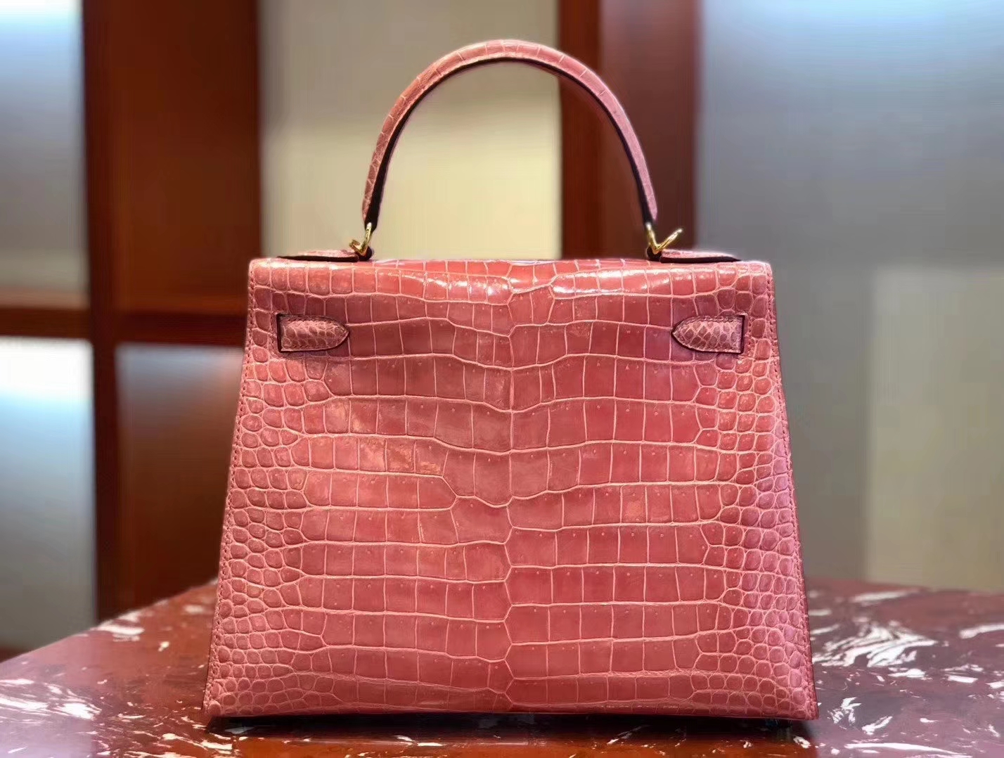 Hermès（爱马仕）Kelly 凯莉包 亮面澳洲湾湾 蜜桃粉 蜡线全手工 金扣 28cm