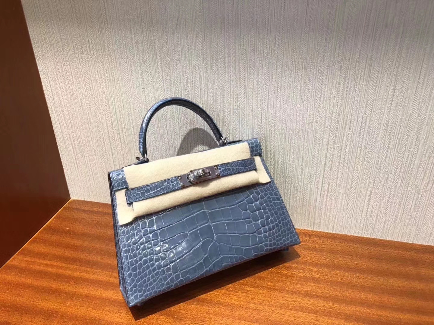 Hermès（爱马仕）Mini Kelly 19cm crocodile 亮面框框美洲鳄 牛仔蓝 蜡线全手工 银扣