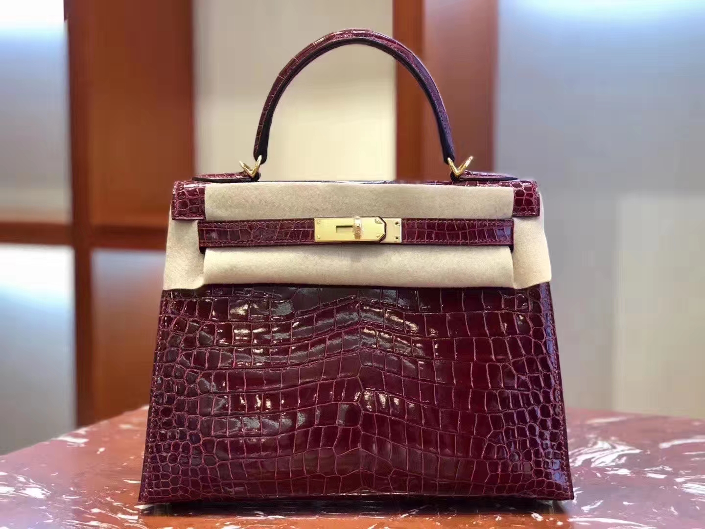 Hermès（爱马仕）Kelly 凯莉包 亮面澳洲湾湾 F5勃艮第酒红 蜡线全手工 金扣 28cm