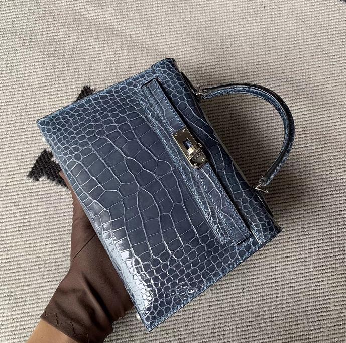 Hermès(爱马仕)Mini Kelly迷你凯莉包 亮面方块 美洲鳄鱼 风暴蓝 银扣 2代 现货-拉尔森鳄鱼皮具定制 - 爱马仕包包官网 Hermès(爱马仕)Mini Kelly迷你凯莉包 亮面方块 美洲鳄鱼 风暴蓝 银扣 2代 现货
