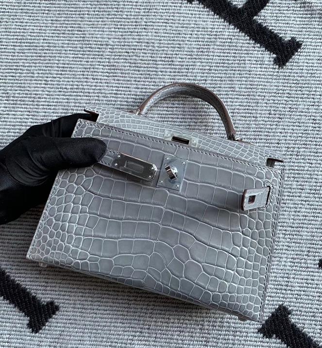Hermès（爱马仕）Mini Kelly 迷你凯莉 冰川灰 亮面美洲鳄鱼 银扣 2代