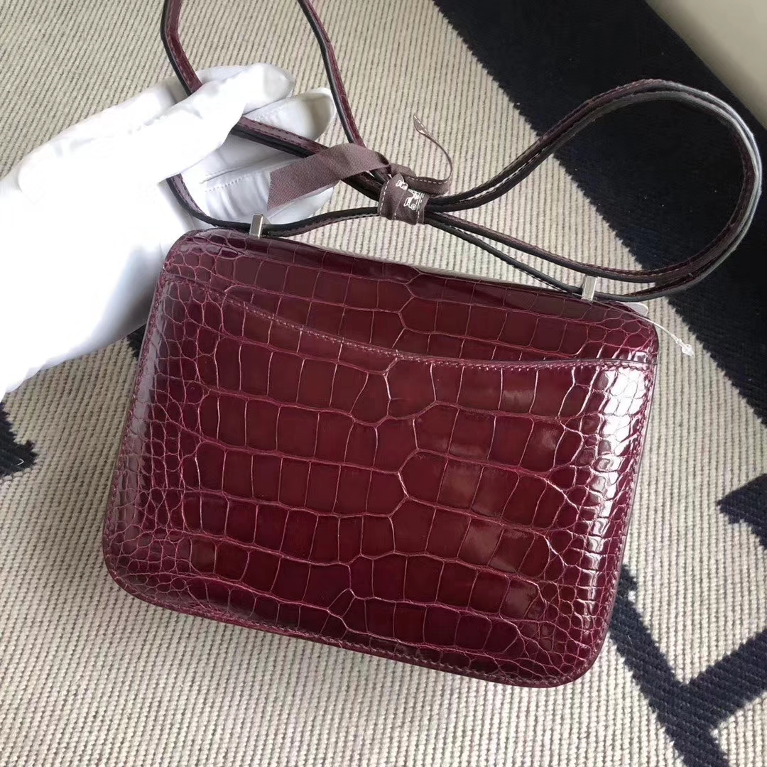 Hermès（爱马仕）Constance 空姐包 Alligator shiny 亮面鳄鱼 ck57 波尔多酒红 银扣 18cm 现货