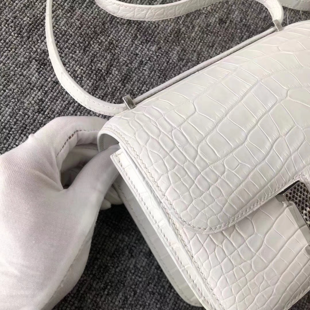 Hermès（爱马仕）Constance 空姐包 雾面美洲鳄 01纯白 配蜥蜴扣 蜡线全手工 接受预定 19cm