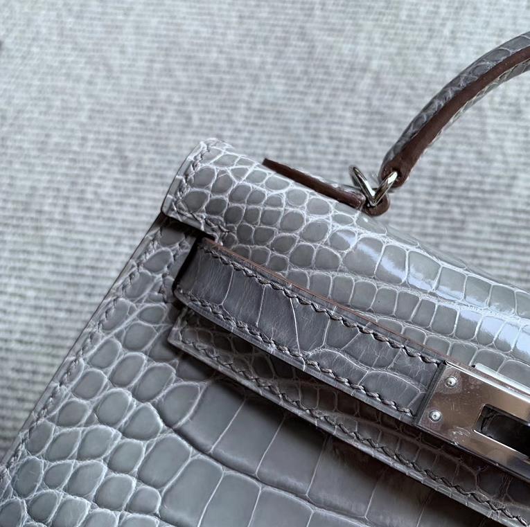 Hermès（爱马仕）Mini Kelly 迷你凯莉 冰川灰 亮面美洲鳄鱼 银扣 2代