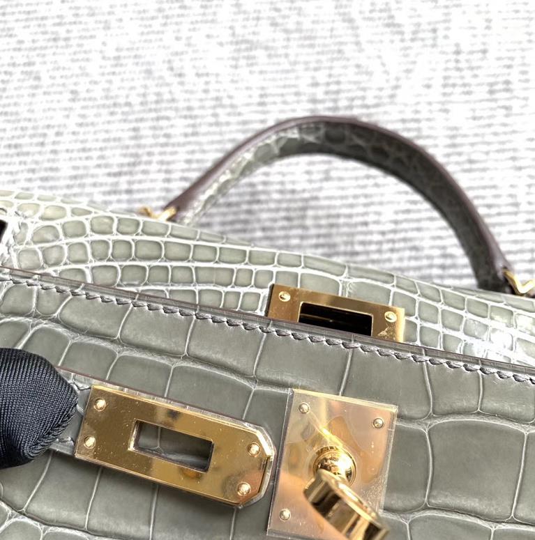 Hermès（爱马仕）Mini Kelly 迷你凯莉 斑鸠灰 亮面美洲鳄鱼 金扣 2代