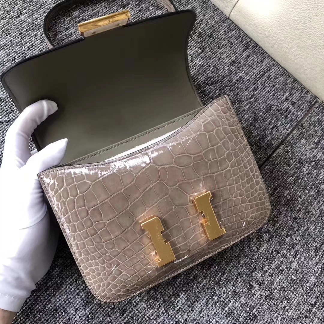 Hermès（爱马仕）Constance 空姐包 Alligator shiny 亮面鳄鱼 ck81 斑鸠灰 金扣 18cm 现货