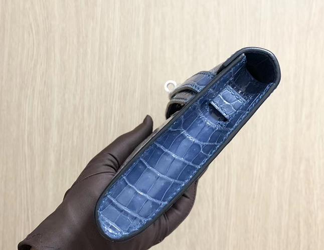 Hermès(爱马仕)Kelly cut Crocodile shiny 亮面鳄鱼 牛仔蓝 银扣 手拿包 31cm-拉尔森鳄鱼皮具定制 - 爱马仕包包官网 Hermès(爱马仕)Kelly cut Crocodile shiny 亮面鳄鱼 牛仔蓝 银扣 手拿包 31cm