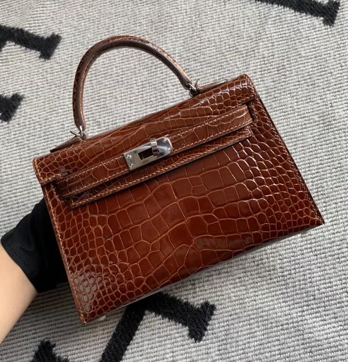 Hermès（爱马仕）Mini Kelly 迷你凯莉 焦糖色 亮面美洲鳄鱼 金扣 2代