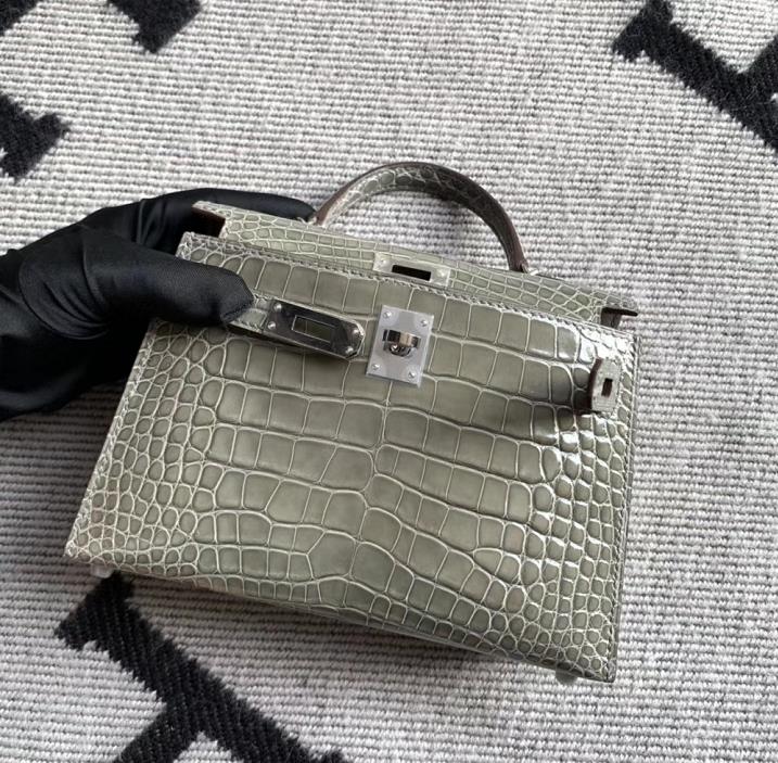 Hermès（爱马仕）Mini Kelly 迷你凯莉 斑鸠灰 亮面美洲鳄鱼 银扣 2代