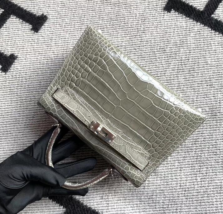 Hermès（爱马仕）Mini Kelly 迷你凯莉 斑鸠灰 亮面美洲鳄鱼 银扣 2代