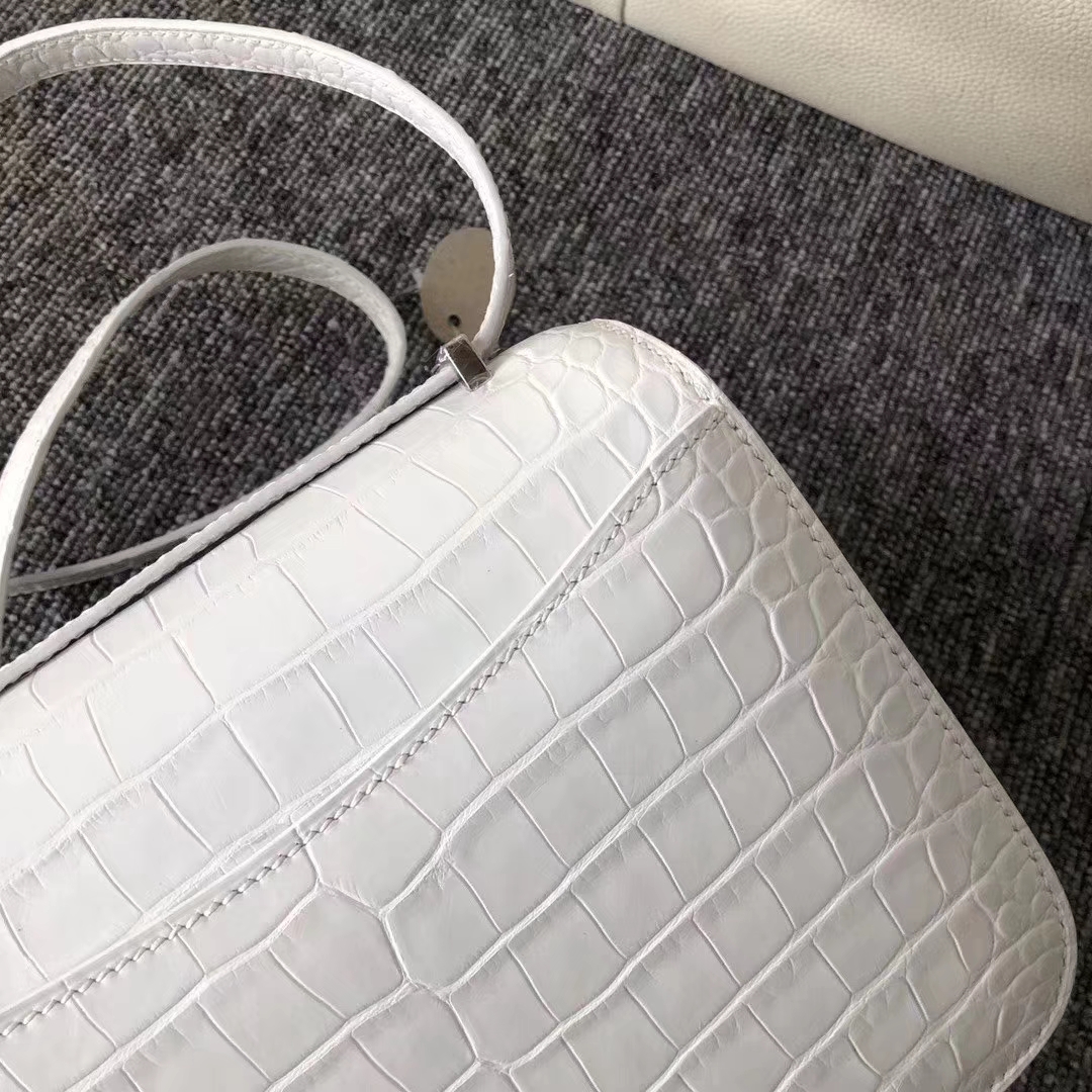 Hermès（爱马仕）Constance 空姐包 雾面美洲鳄 01纯白 配蜥蜴扣 蜡线全手工 接受预定 19cm