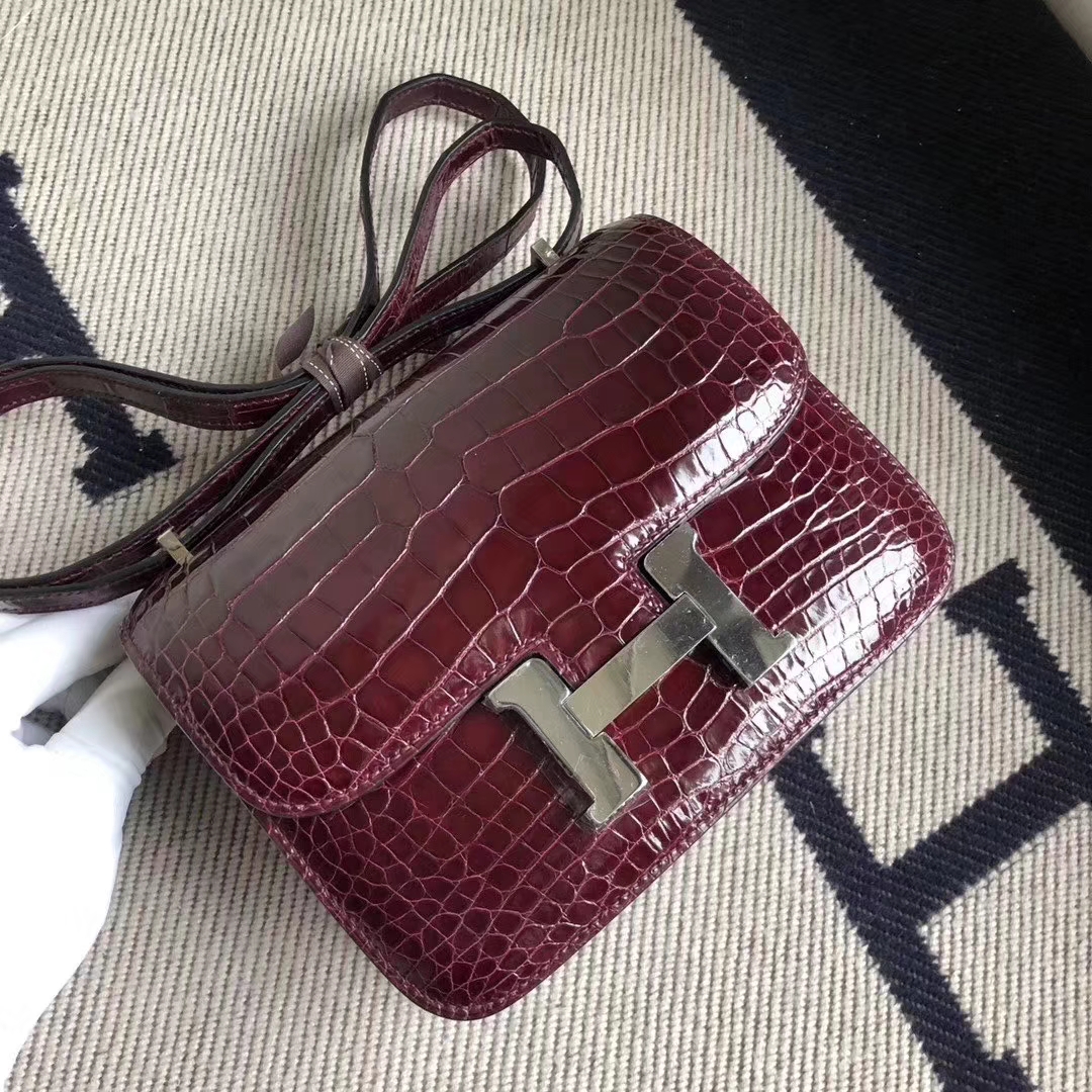 Hermès（爱马仕）Constance 空姐包 Alligator shiny 亮面鳄鱼 ck57 波尔多酒红 银扣 18cm 现货