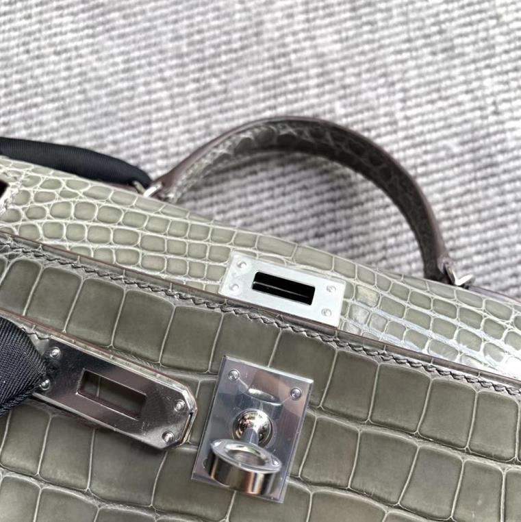 Hermès（爱马仕）Mini Kelly 迷你凯莉 斑鸠灰 亮面美洲鳄鱼 银扣 2代