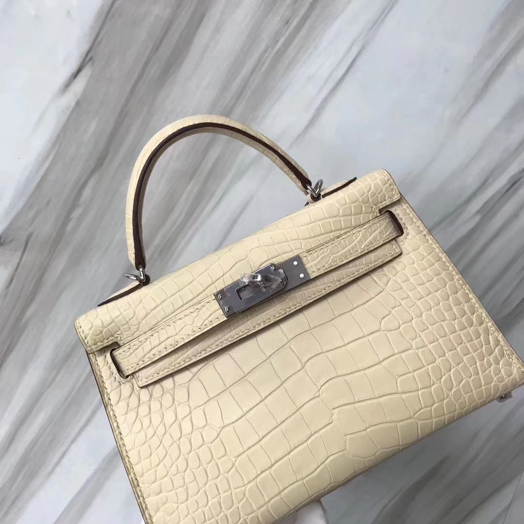 Hermès(爱马仕)Mini Kelly 迷你凯莉 雾面框框美洲鳄 Y1香草色 顶级工艺 蜡线全手工 银扣 19cm 2代-拉尔森鳄鱼皮具定制 - 爱马仕包包官网 Hermès(爱马仕)Mini Kelly 迷你凯莉 雾面框框美洲鳄 Y1香草色 顶级工艺 蜡线全手工 银扣 19cm 2代