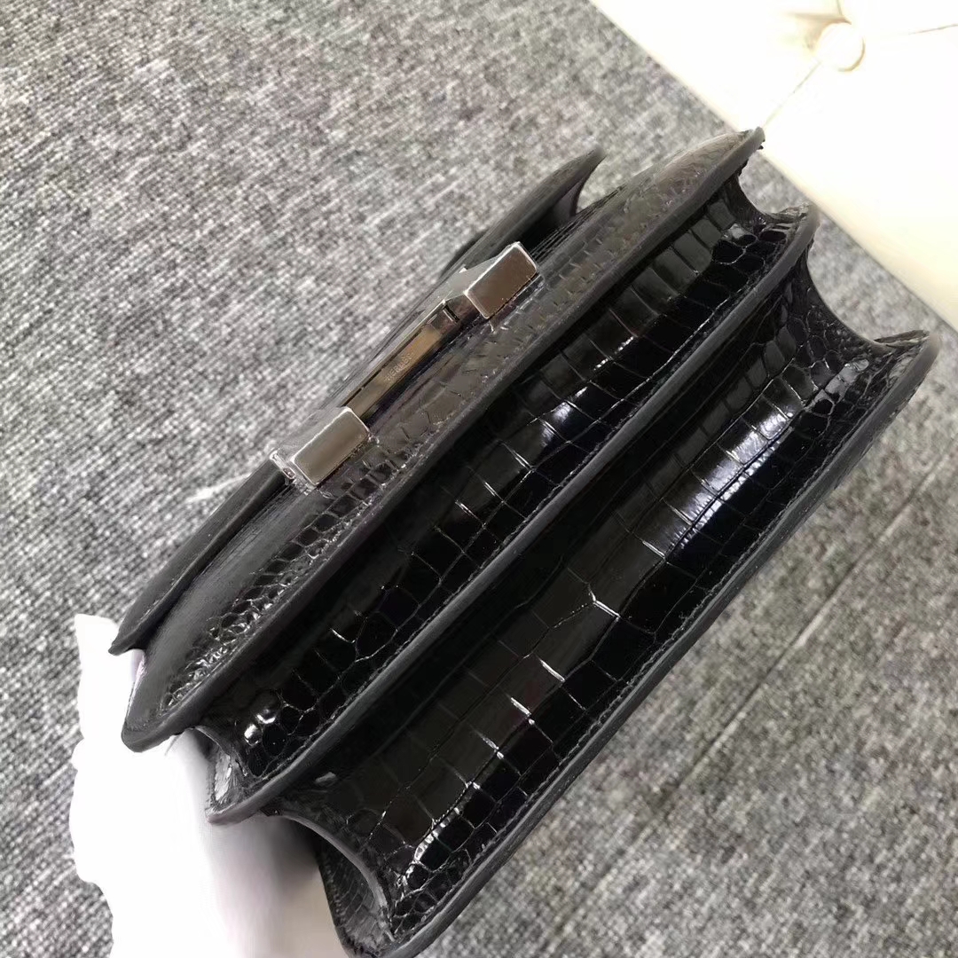 Hermès（爱马仕）Constance 空姐包 Porosus shiny 澳洲亮面鳄鱼  ck89 黑色 银扣 18cm 现货