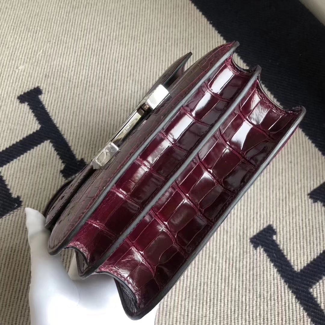 Hermès（爱马仕）Constance 空姐包 Alligator shiny 亮面鳄鱼 ck57 波尔多酒红 银扣 18cm 现货