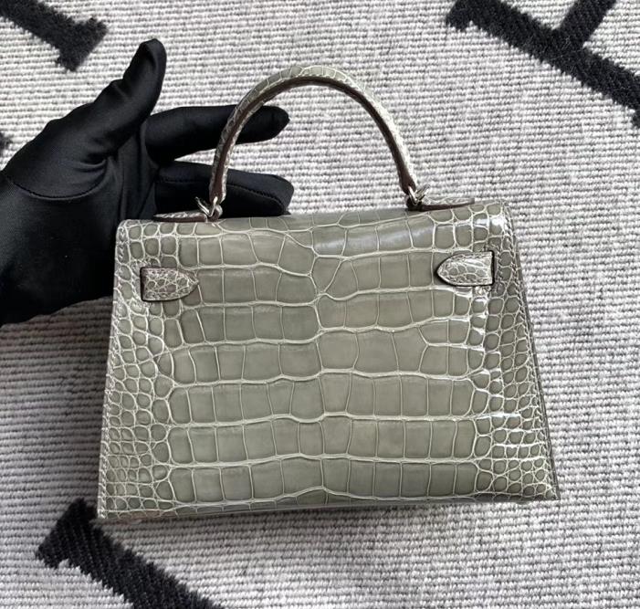 Hermès（爱马仕）Mini Kelly 迷你凯莉 斑鸠灰 亮面美洲鳄鱼 银扣 2代