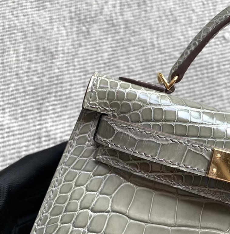 Hermès（爱马仕）Mini Kelly 迷你凯莉 斑鸠灰 亮面美洲鳄鱼 金扣 2代