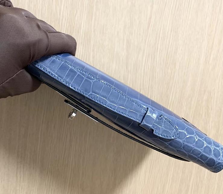 Hermès(爱马仕)Kelly cut Crocodile shiny 亮面鳄鱼 牛仔蓝 银扣 手拿包 31cm-拉尔森鳄鱼皮具定制 - 爱马仕包包官网 Hermès(爱马仕)Kelly cut Crocodile shiny 亮面鳄鱼 牛仔蓝 银扣 手拿包 31cm