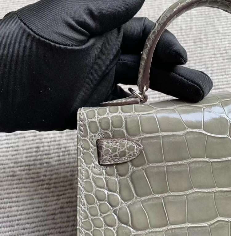 Hermès（爱马仕）Mini Kelly 迷你凯莉 斑鸠灰 亮面美洲鳄鱼 银扣 2代