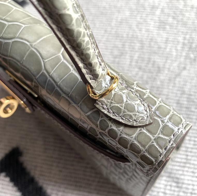 Hermès（爱马仕）Mini Kelly 迷你凯莉 斑鸠灰 亮面美洲鳄鱼 金扣 2代