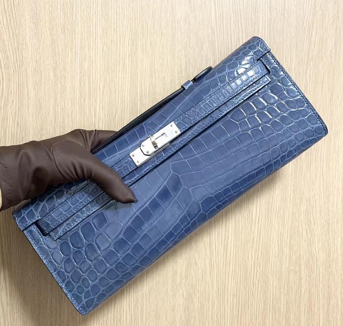 Hermès(爱马仕)Kelly cut Crocodile shiny 亮面鳄鱼 牛仔蓝 银扣 手拿包 31cm-拉尔森鳄鱼皮具定制 - 爱马仕包包官网 Hermès(爱马仕)Kelly cut Crocodile shiny 亮面鳄鱼 牛仔蓝 银扣 手拿包 31cm