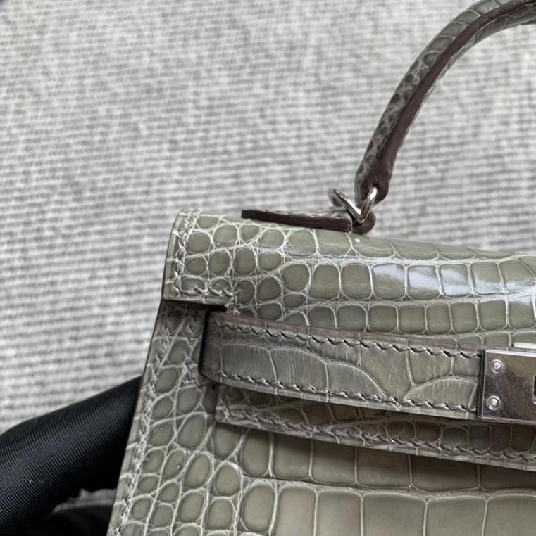 Hermès（爱马仕）Mini Kelly 迷你凯莉 斑鸠灰 亮面美洲鳄鱼 银扣 2代