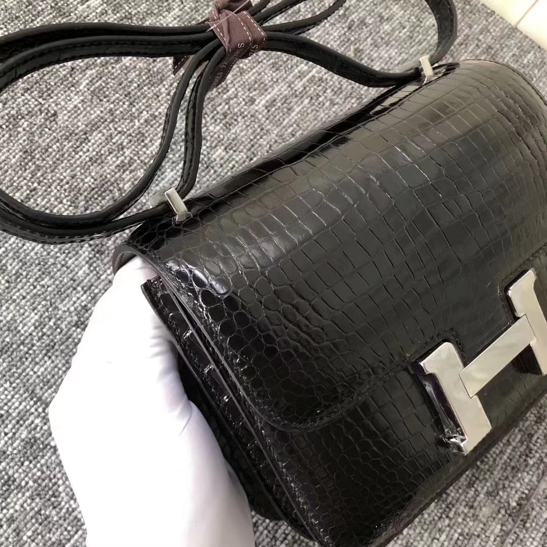 Hermès（爱马仕）Constance 空姐包 Porosus shiny 澳洲亮面鳄鱼  ck89 黑色 银扣 18cm 现货