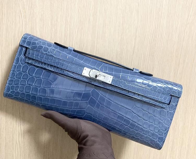 Hermès（爱马仕）Kelly cut Crocodile shiny 亮面鳄鱼 牛仔蓝 银扣 手拿包 31cm