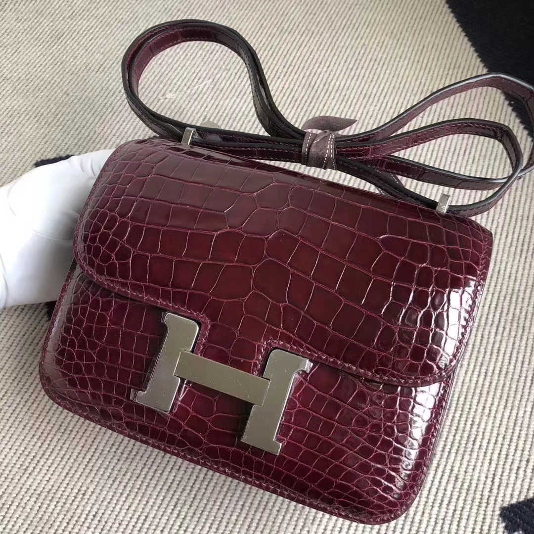 Hermès（爱马仕）Constance 空姐包 Alligator shiny 亮面鳄鱼 ck57 波尔多酒红 银扣 18cm 现货