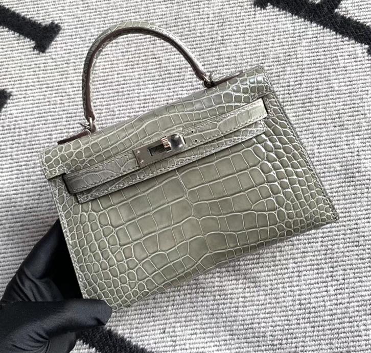 Hermès（爱马仕）Mini Kelly 迷你凯莉 斑鸠灰 亮面美洲鳄鱼 银扣 2代
