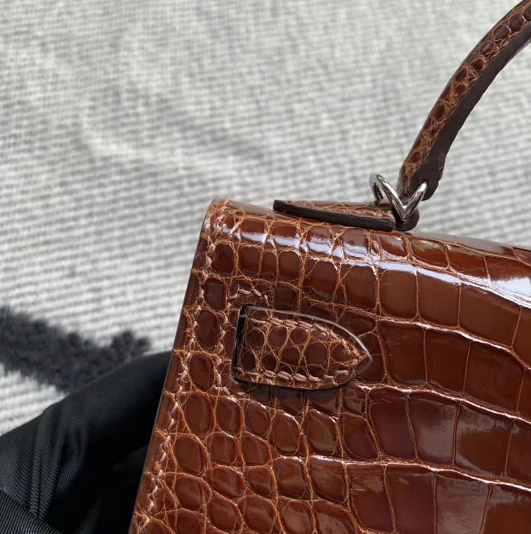 Hermès（爱马仕）Mini Kelly 迷你凯莉 焦糖色 亮面美洲鳄鱼 金扣 2代