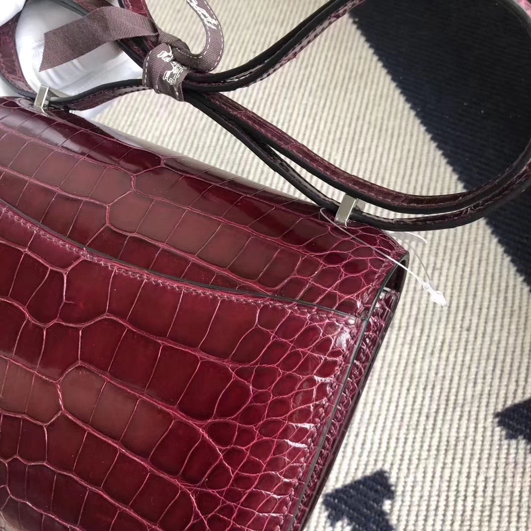 Hermès（爱马仕）Constance 空姐包 Alligator shiny 亮面鳄鱼 ck57 波尔多酒红 银扣 18cm 现货