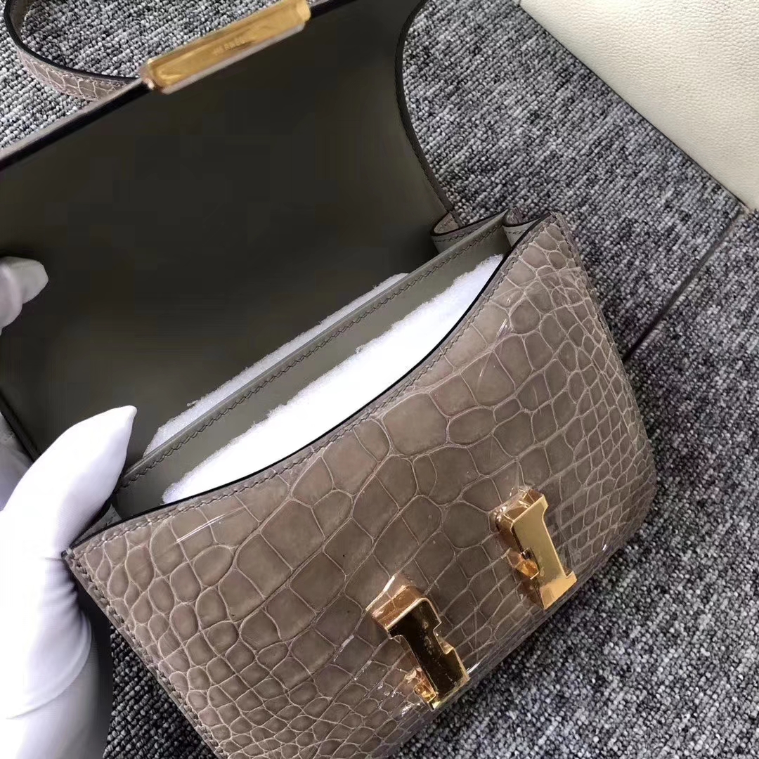 Hermès（爱马仕）Constance 空姐包 Alligator shiny 亮面鳄鱼 ck81 斑鸠灰 金扣 18cm 现货