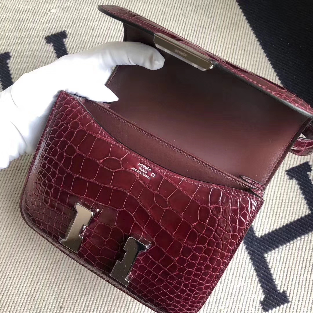 Hermès（爱马仕）Constance 空姐包 Alligator shiny 亮面鳄鱼 ck57 波尔多酒红 银扣 18cm 现货