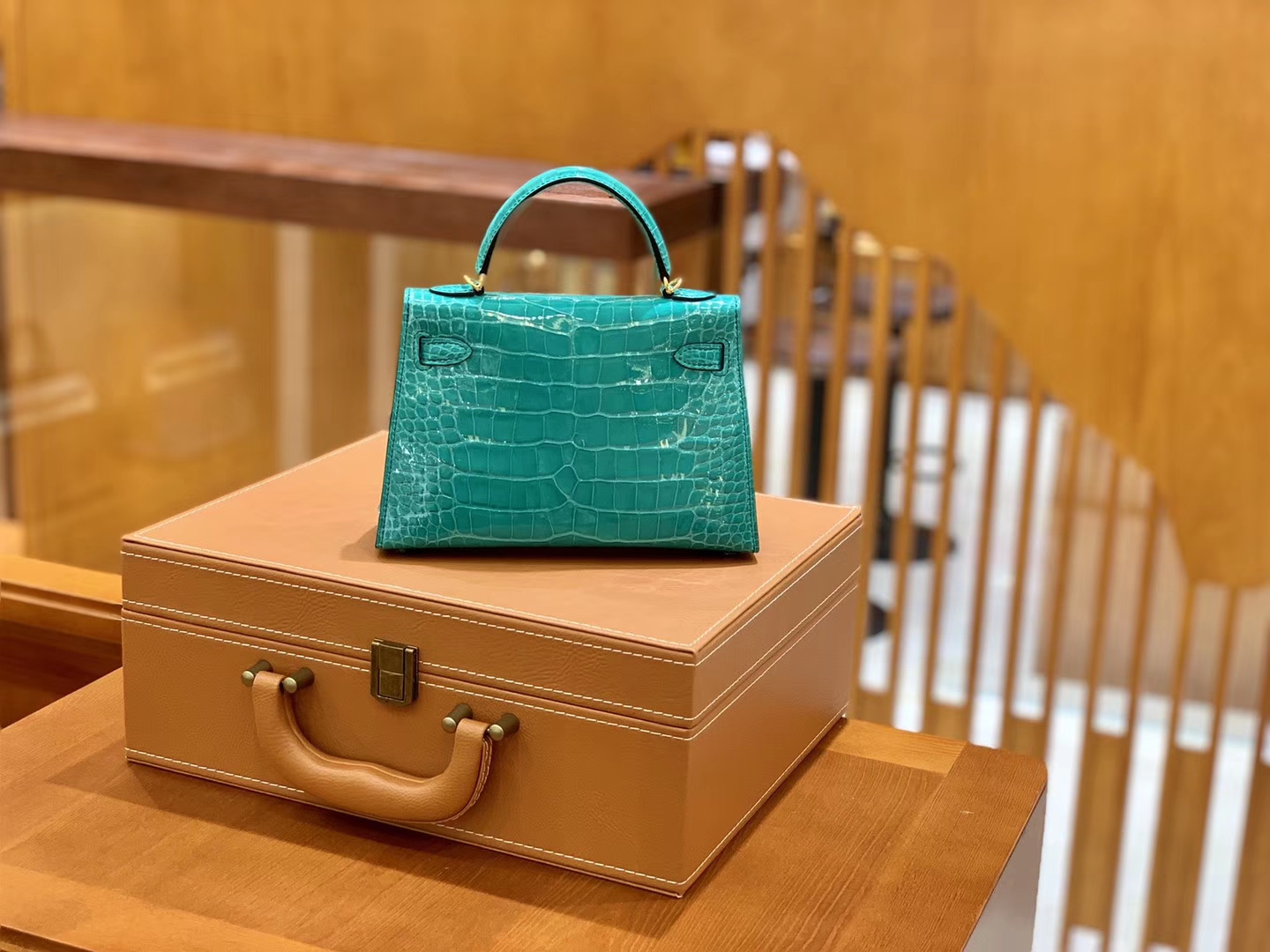 Hermès（爱马仕）Mini Kelly 迷你凯莉 U1 维罗纳绿 亮面鳄鱼 臻品级别 金扣 19cm