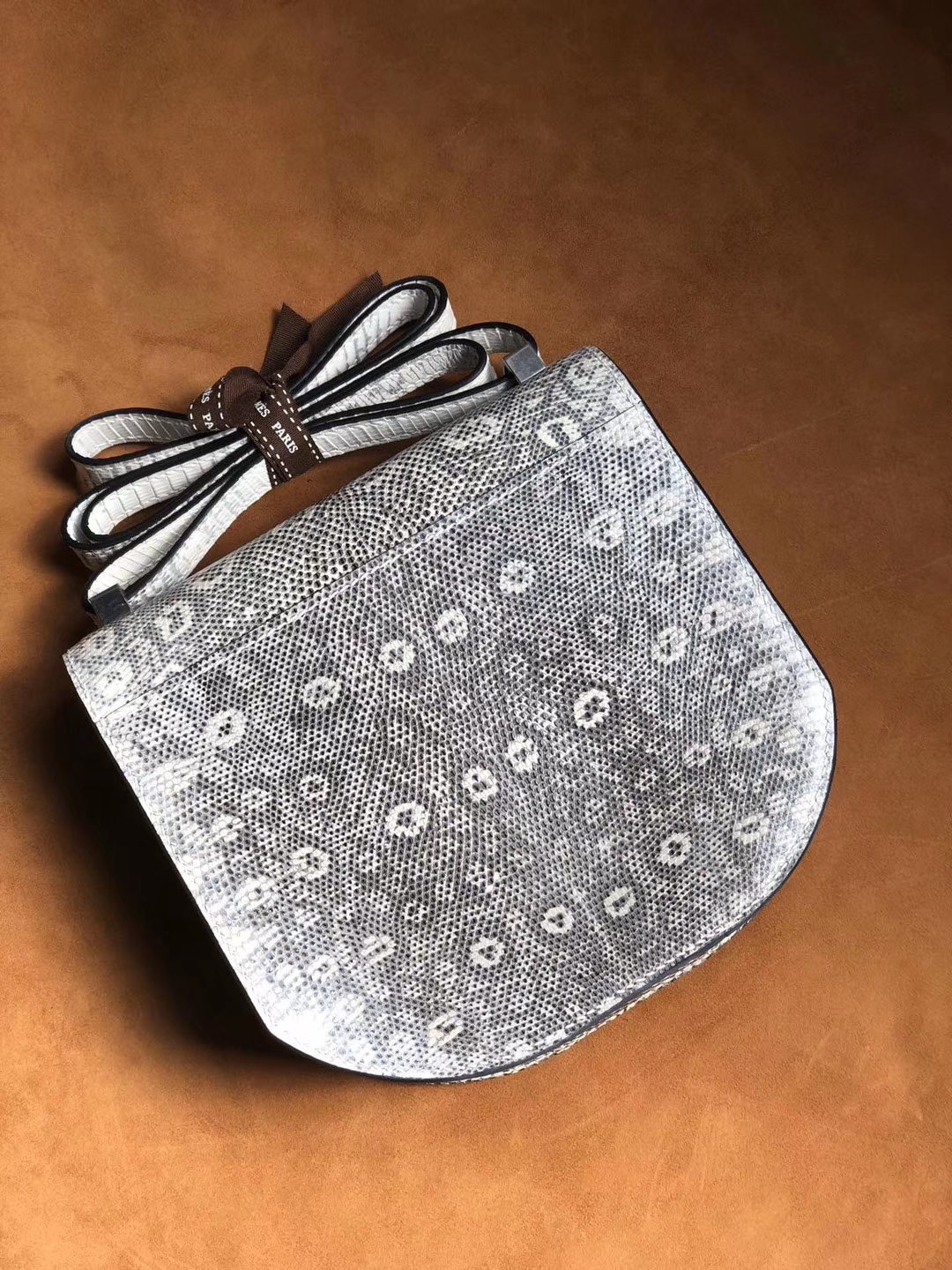 Hermès（爱马仕）马赛克 17cm 蜥蜴自然色 银扣