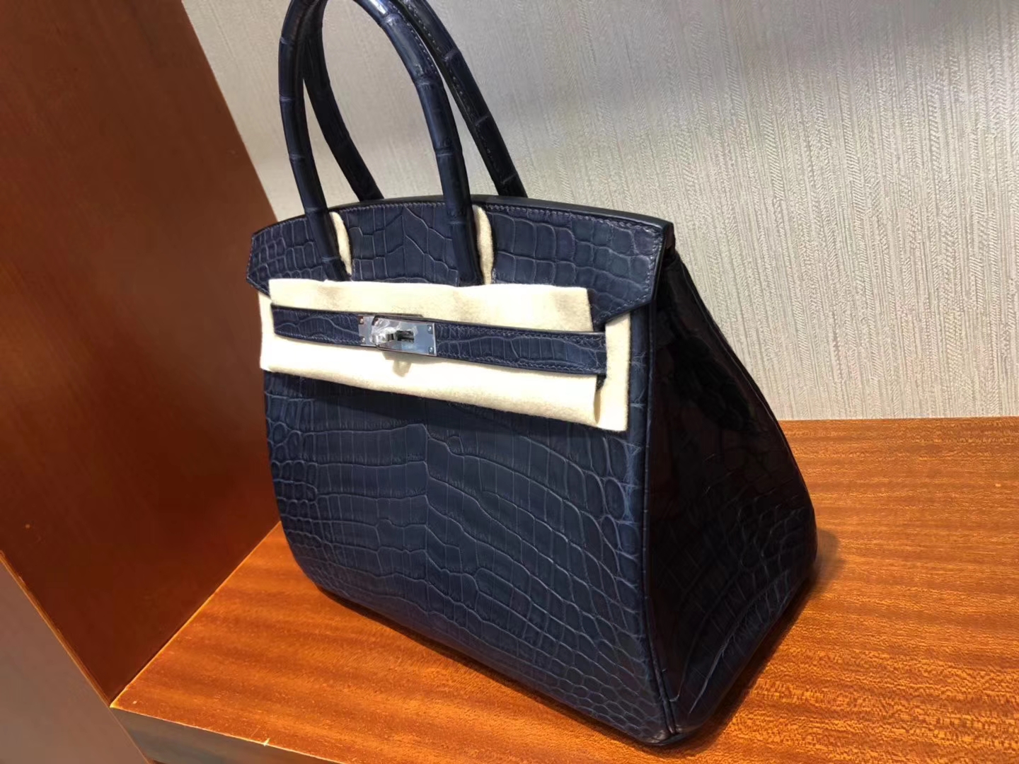 Hermès(爱马仕)Birkin 铂金包 Crocodile matt 雾面鳄鱼 73 深海蓝 银扣 30cm 顶级手缝-拉尔森鳄鱼皮具定制 - 爱马仕包包官网 Hermès(爱马仕)Birkin 铂金包 Crocodile matt 雾面鳄鱼 73 深海蓝 银扣 30cm 顶级手缝