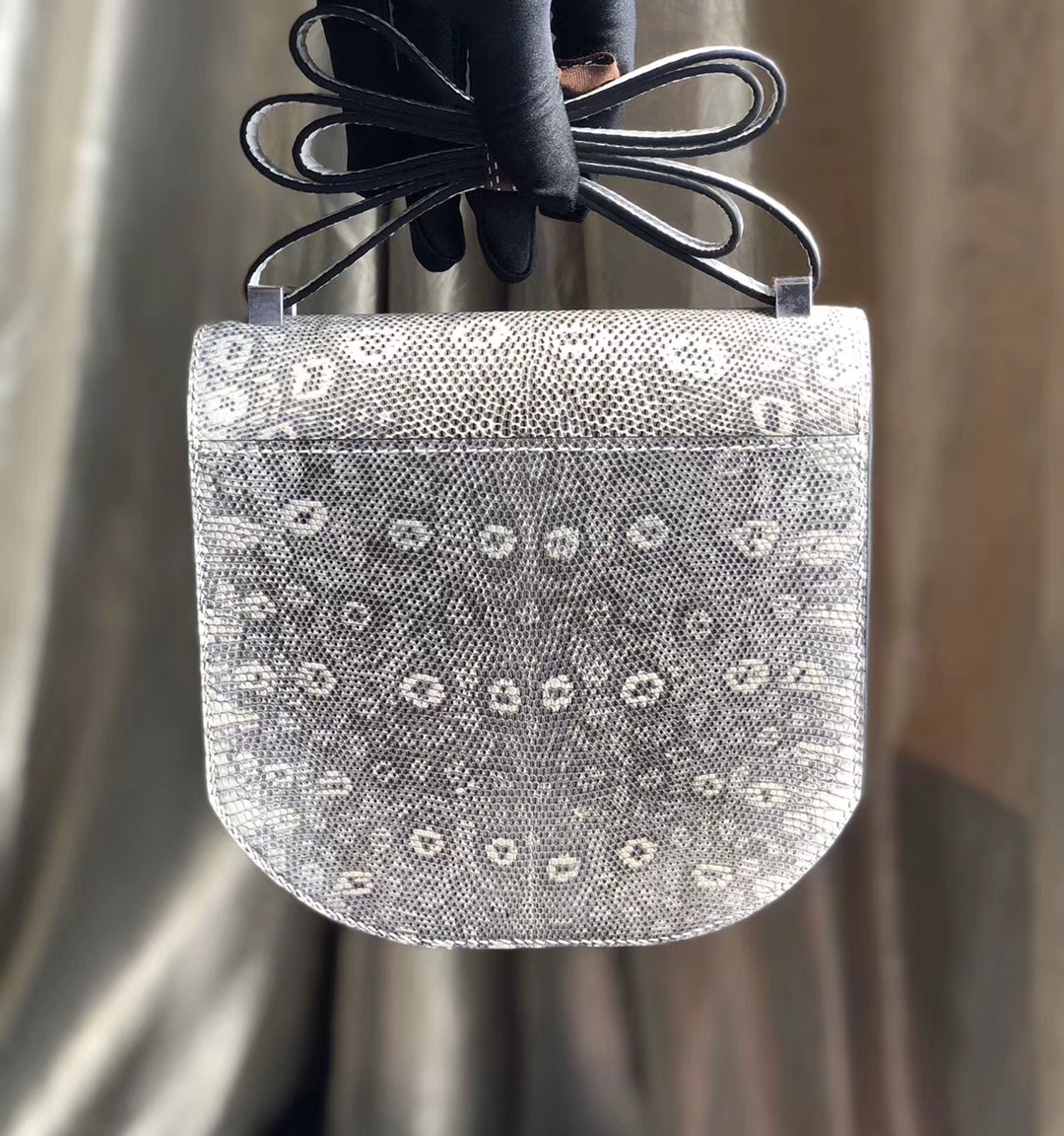 Hermès（爱马仕）马赛克 17cm 蜥蜴自然色 银扣