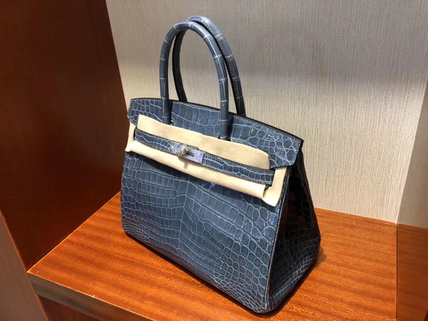 Hermès(爱马仕)Birkin 铂金包 crocodile shiny 亮面鳄鱼 ck75 牛仔蓝 Blue jean 银扣 30cm-拉尔森鳄鱼皮具定制 - 爱马仕包包官网 Hermès(爱马仕)Birkin 铂金包 crocodile shiny 亮面鳄鱼 ck75 牛仔蓝 Blue jean 银扣 30cm