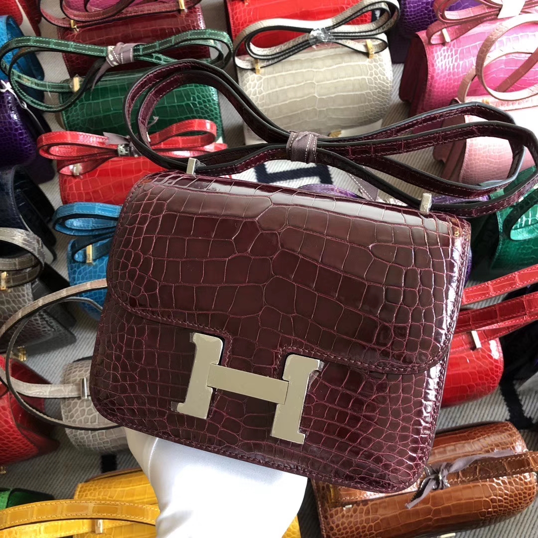 Hermès（爱马仕）Constance 空姐包 18cm Alligator shiny 亮面鳄鱼 酒红色 银扣 现货