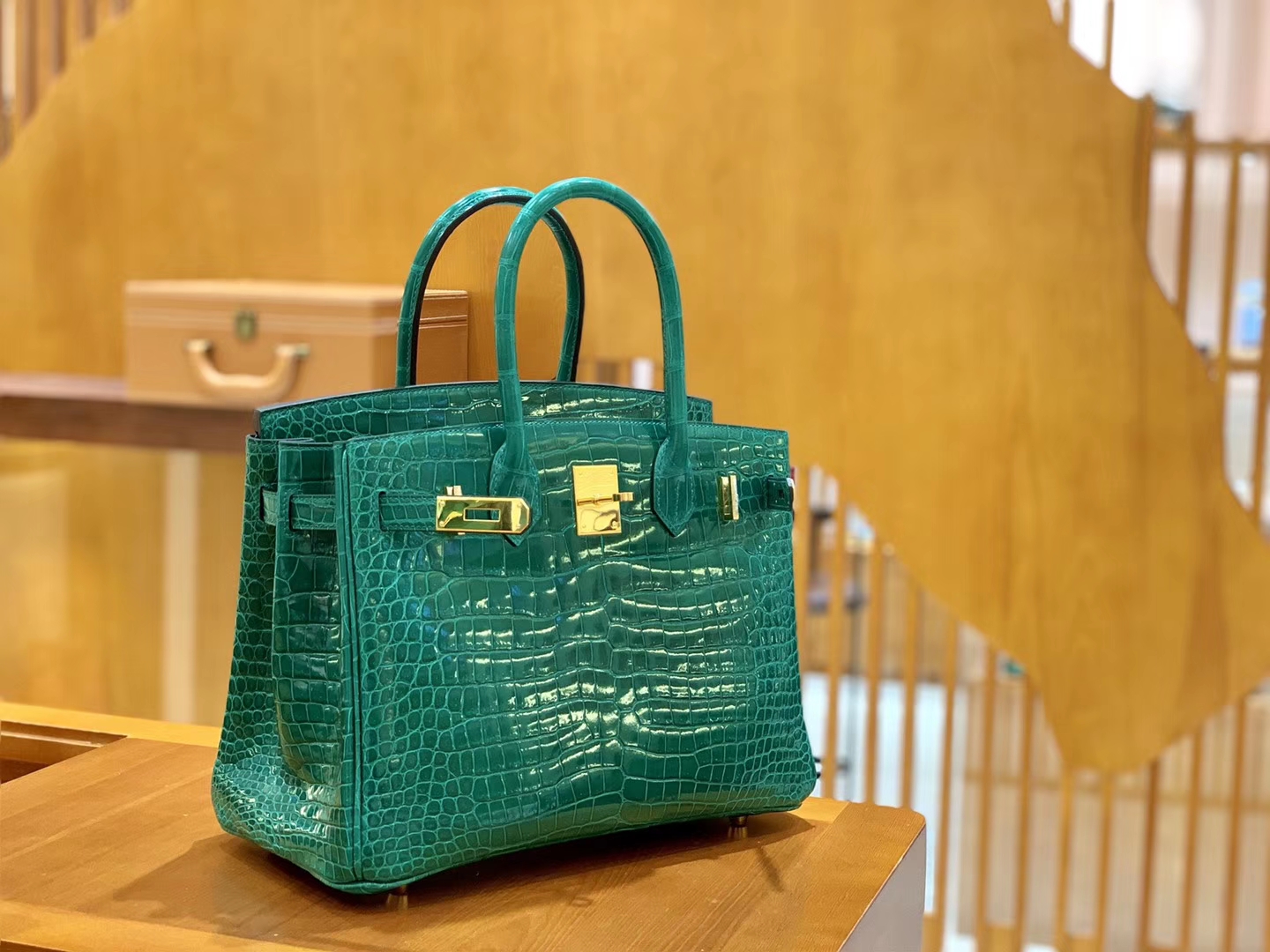 Hermès(爱马仕)Birkin 30 翡翠绿 金扣 湾鳄 一级皮-拉尔森鳄鱼皮具定制 - 爱马仕包包官网 Hermès(爱马仕)Birkin 30 翡翠绿 金扣 湾鳄 一级皮