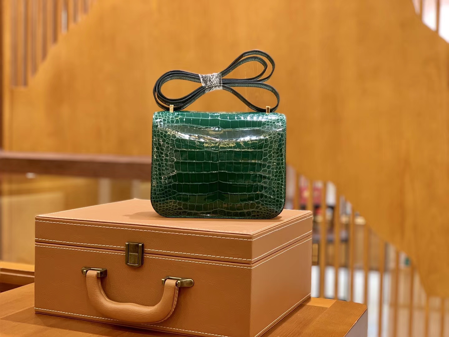 Hermès（爱马仕）Constance 18cm 宝石绿 金扣 美洲亮面 鳄鱼皮 全手工缝制