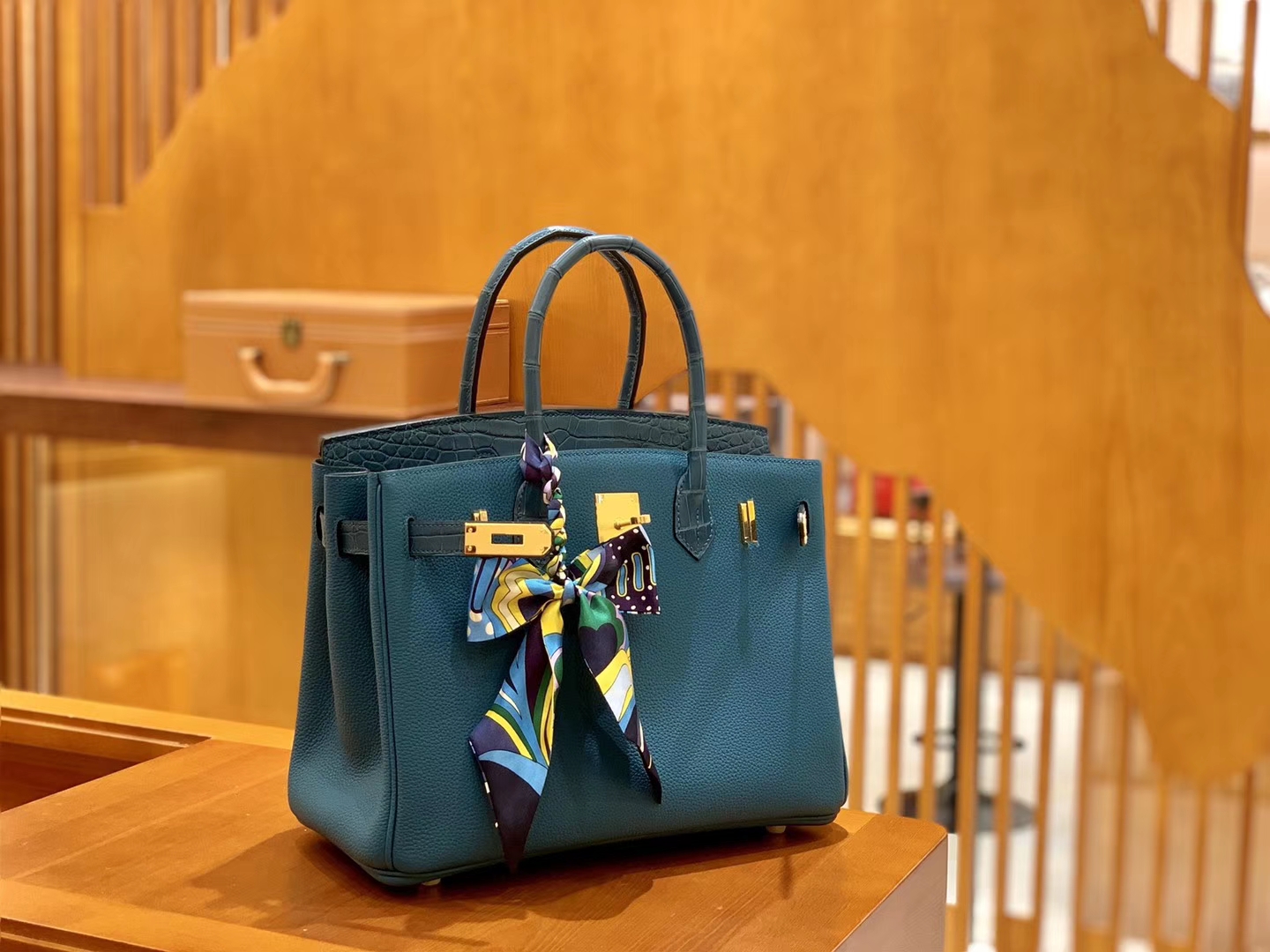 Hermès(爱马仕)Birkin 铂金包 祖母蓝 Touch 鳄鱼皮拼牛皮 金扣 30cm-拉尔森鳄鱼皮具定制 - 爱马仕包包官网 Hermès(爱马仕)Birkin 铂金包 祖母蓝 Touch 鳄鱼皮拼牛皮 金扣 30cm