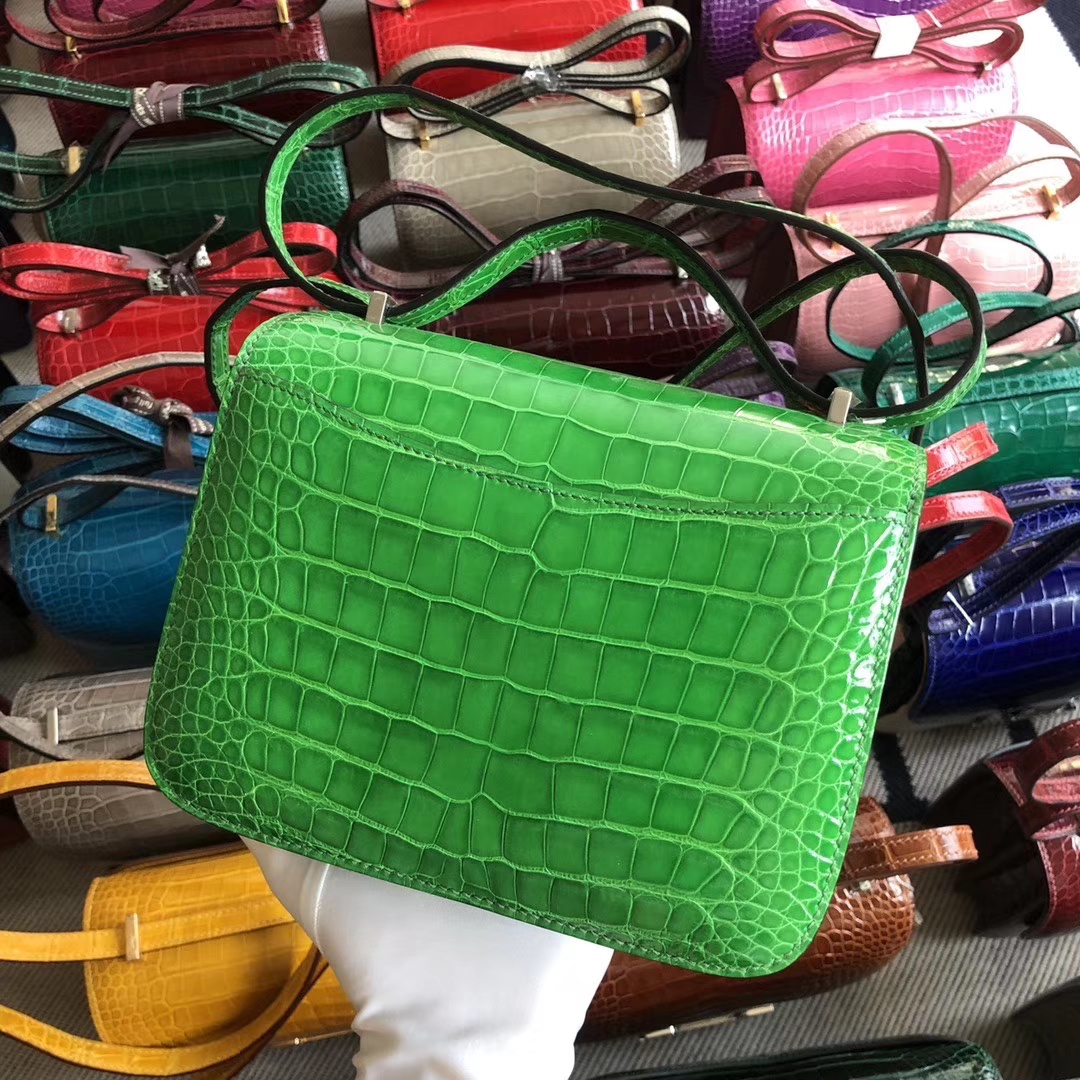 Hermès(爱马仕)Constance 空姐包 18cm Alligator shiny 亮面鳄鱼 1L 仙人掌绿 银扣 现货-拉尔森鳄鱼皮具定制 - 爱马仕包包官网 Hermès(爱马仕)Constance 空姐包 18cm Alligator shiny 亮面鳄鱼 1L 仙人掌绿 银扣 现货