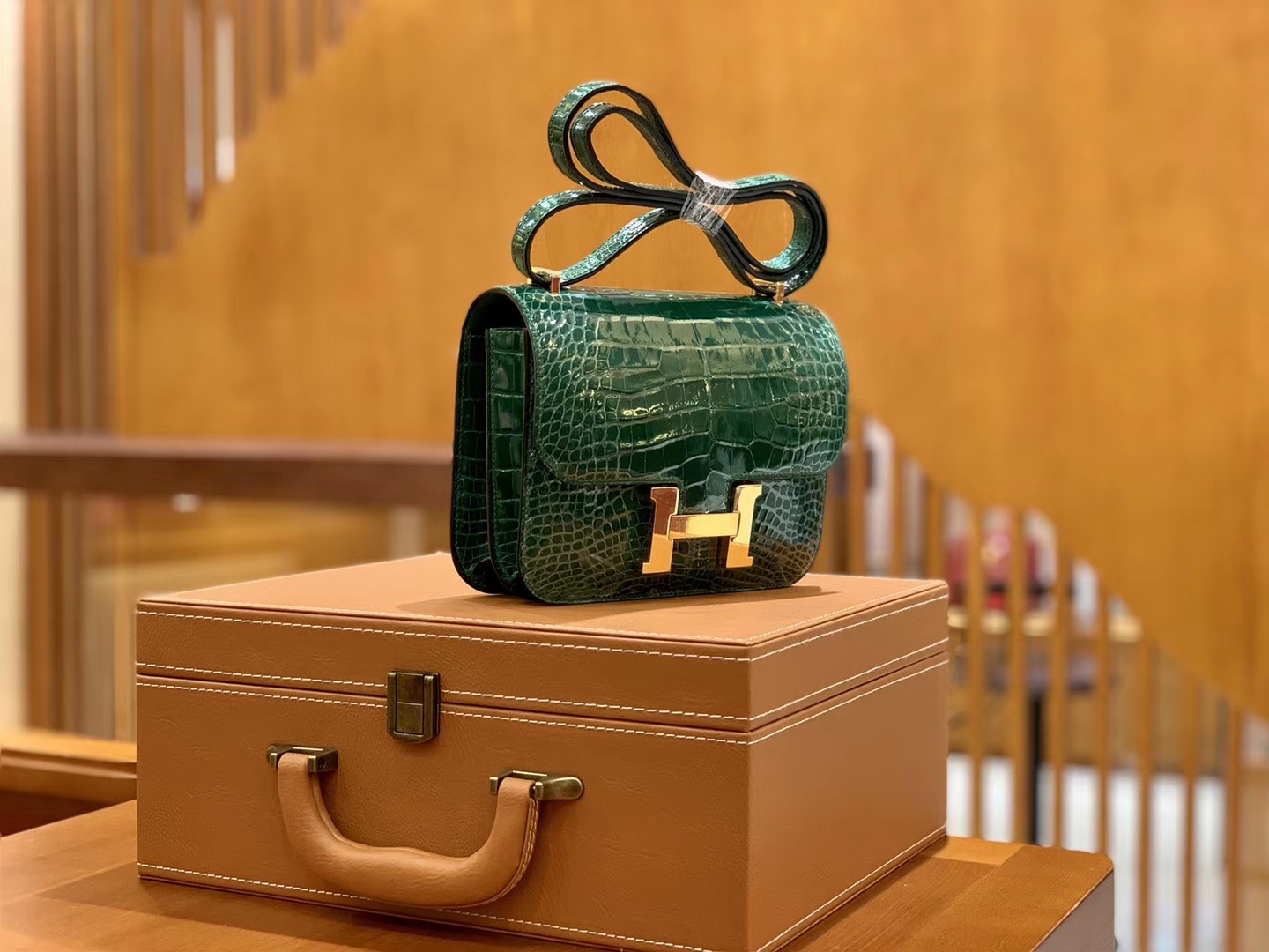 Hermès（爱马仕）Constance 18cm 宝石绿 金扣 美洲亮面 鳄鱼皮 全手工缝制